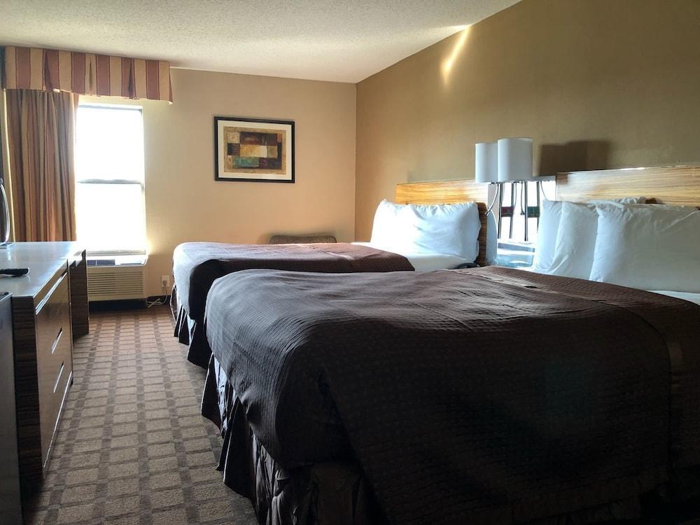 Baymont By Wyndham Creedmoor Hotel Exterior photo