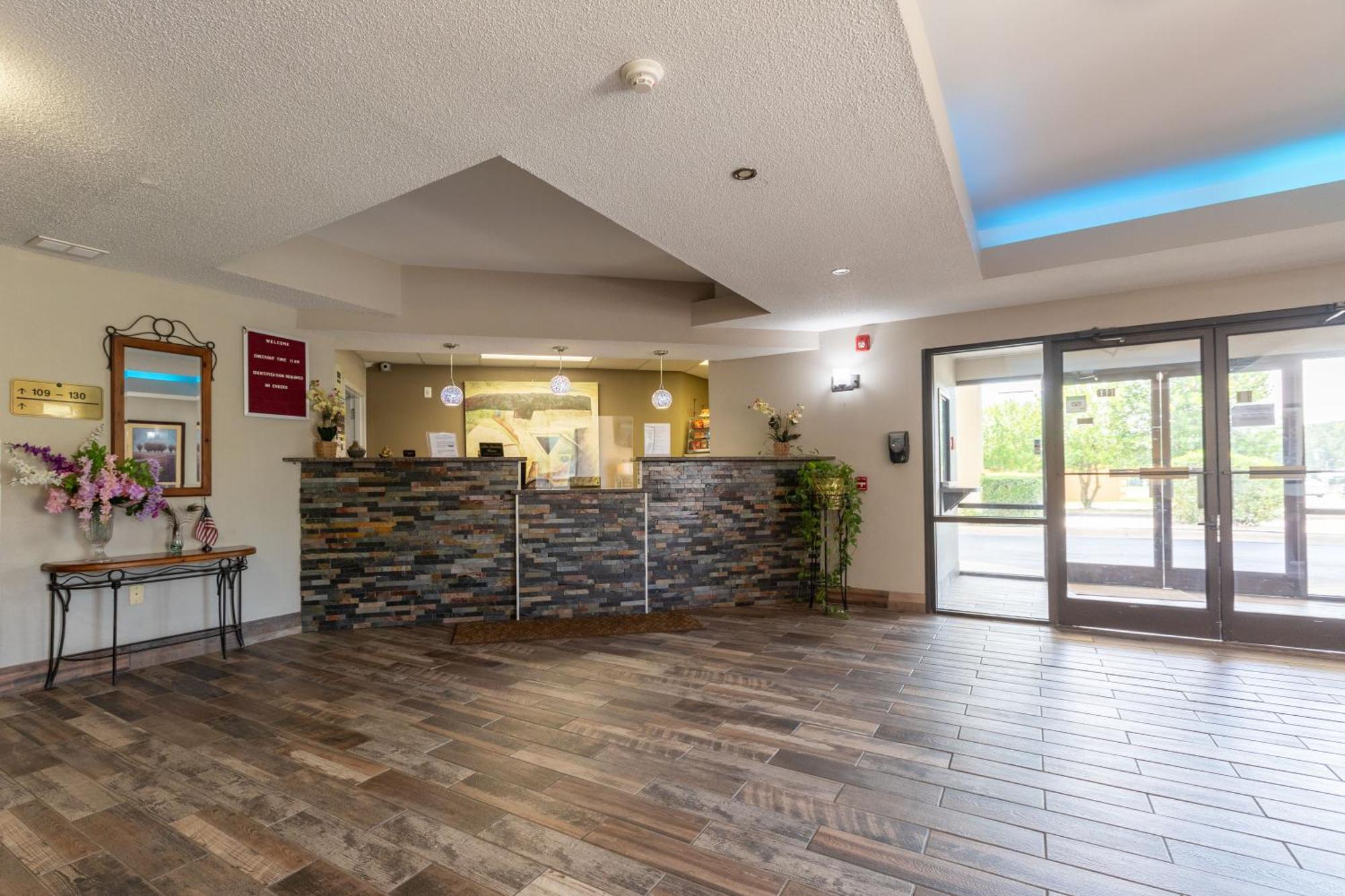 Baymont By Wyndham Creedmoor Hotel Exterior photo