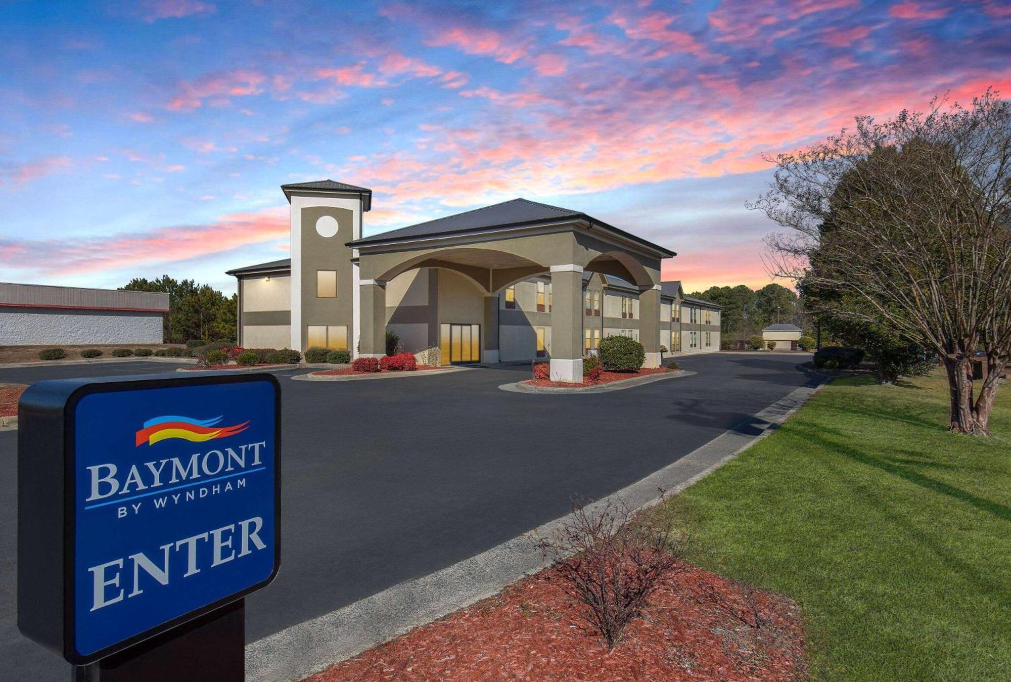 Baymont By Wyndham Creedmoor Hotel Exterior photo