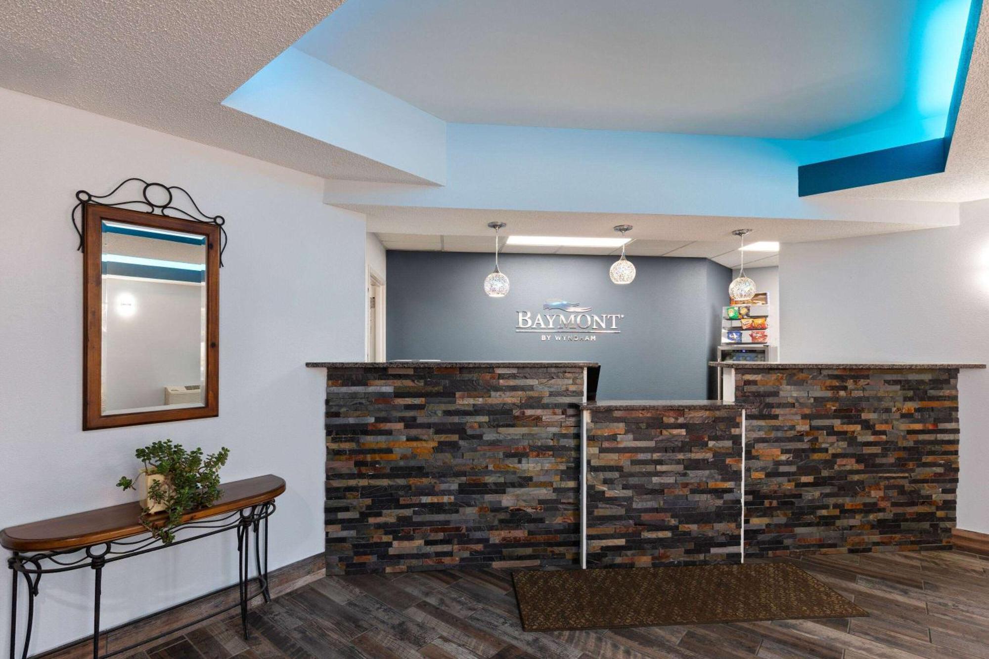 Baymont By Wyndham Creedmoor Hotel Exterior photo