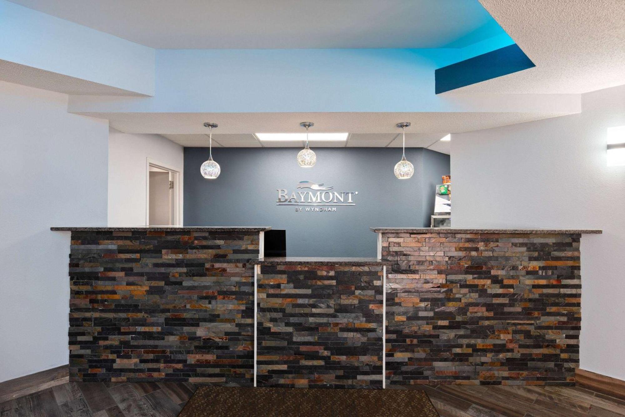 Baymont By Wyndham Creedmoor Hotel Exterior photo