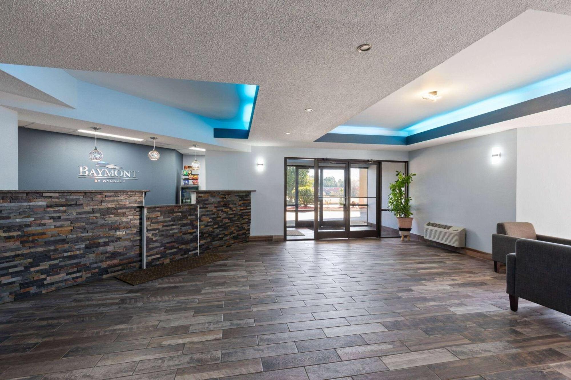 Baymont By Wyndham Creedmoor Hotel Exterior photo